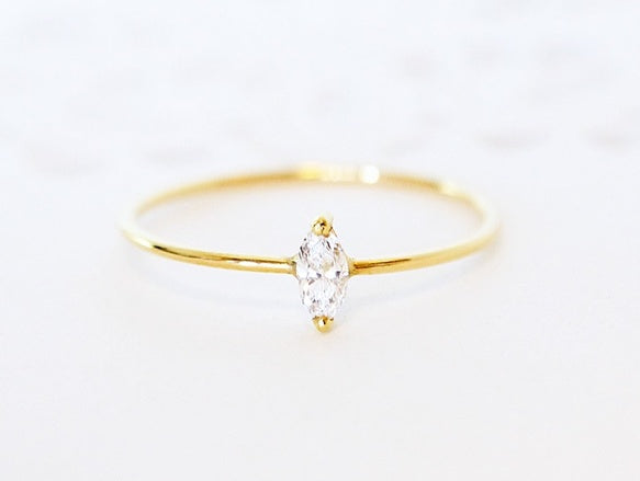 18K Light Luxury Marquise Diamond Ring - LR9 - Roselle Jewelry